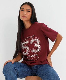 Camiseta Feminina Oversized Estampada Marisa Vinho