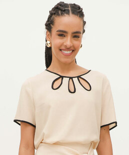 Blusa Feminina Recorte Vazado Manga Curta Marisa